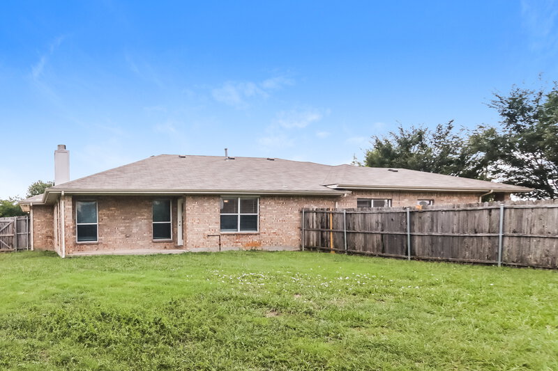 2,135/Mo, 1603 Venus Dr E Lancaster, TX 75134 Rear View