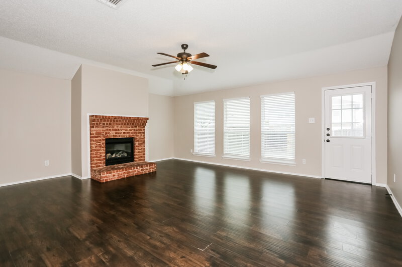2,090/Mo, 720 Duke Dr Desoto, TX 75115 Living Room View