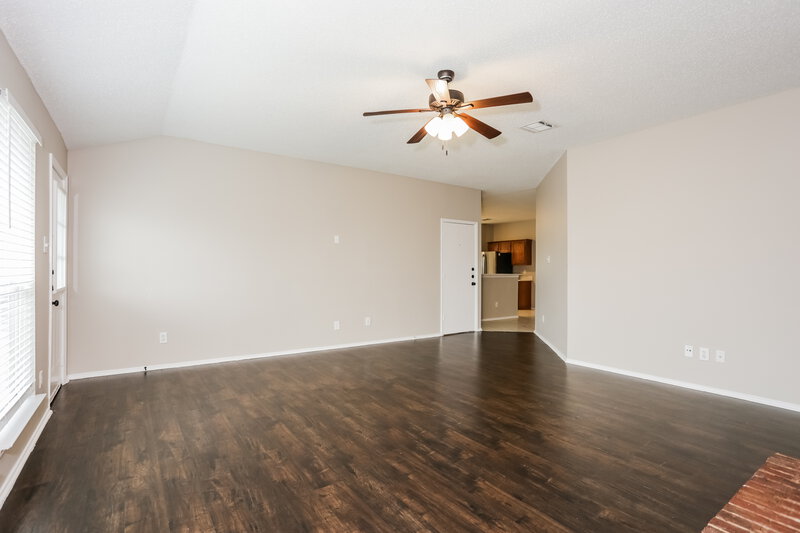 2,090/Mo, 720 Duke Dr Desoto, TX 75115 Living Room View 3