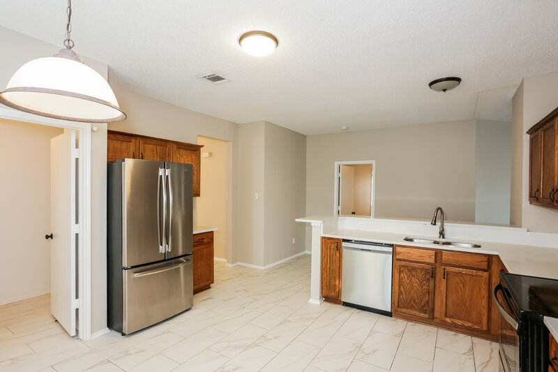 2,090/Mo, 720 Duke Dr Desoto, TX 75115 Kitchen View 2