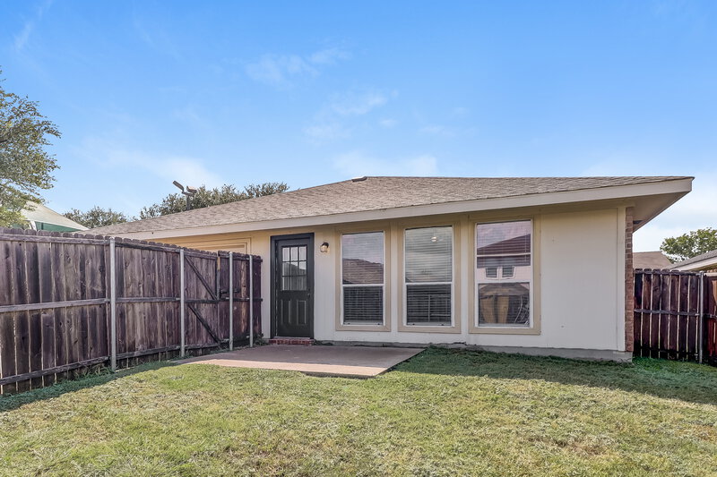 2,090/Mo, 720 Duke Dr Desoto, TX 75115 Rear View