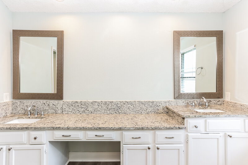 2,340/Mo, 6338 Los Altos Dr Mesquite, TX 75150 Main Bathroom View