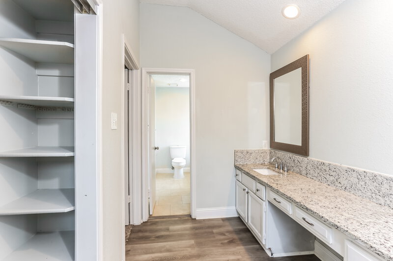 2,340/Mo, 6338 Los Altos Dr Mesquite, TX 75150 Main Bathroom View 2
