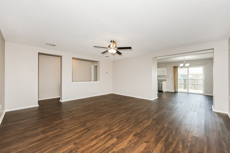 1,850/Mo, 249 Heritage Drive Crowley, TX 76036 Living Room View 2