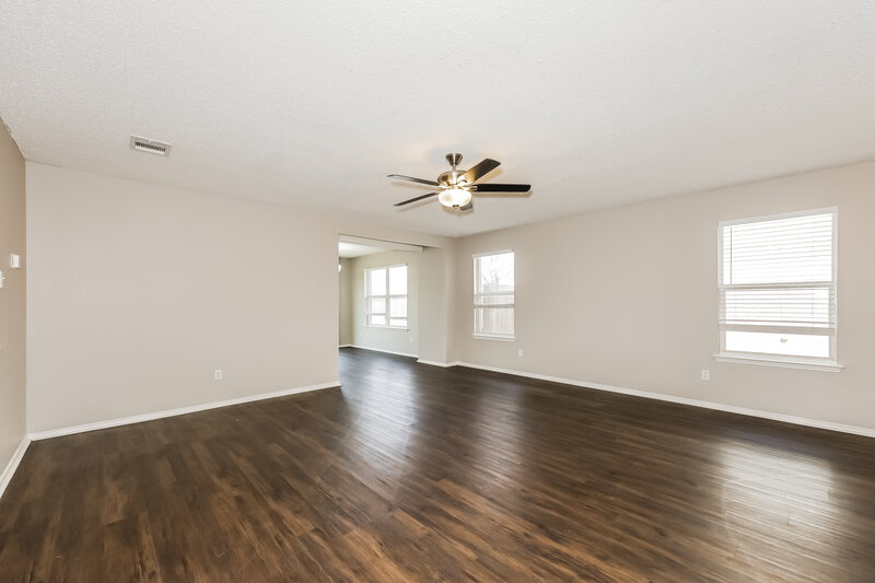 1,850/Mo, 249 Heritage Drive Crowley, TX 76036 Living Room View 3