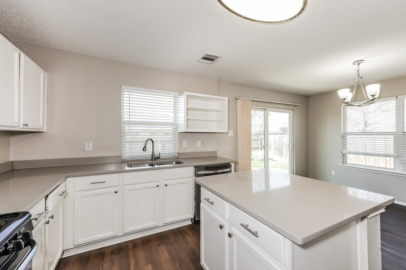 1,850/Mo, 249 Heritage Drive Crowley, TX 76036 Kitchen View 2