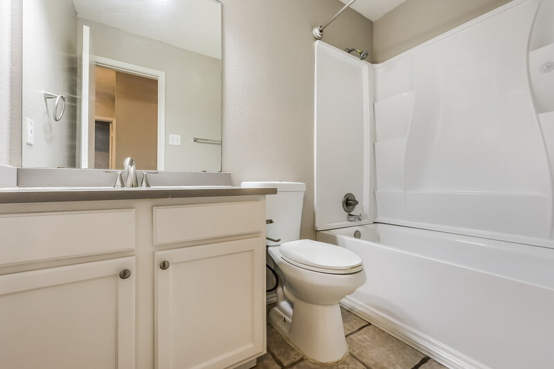 1,850/Mo, 249 Heritage Drive Crowley, TX 76036 Bathroom View