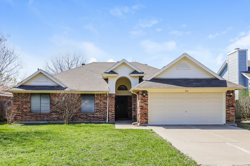 2,085/Mo, 812 Ironsides Ln Blue Mound, TX 76131 External View