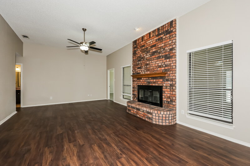 2,085/Mo, 812 Ironsides Ln Blue Mound, TX 76131 Living Room View