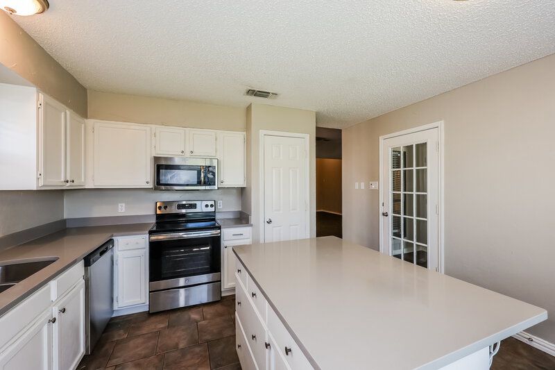 2,085/Mo, 812 Ironsides Ln Blue Mound, TX 76131 Kitchen View