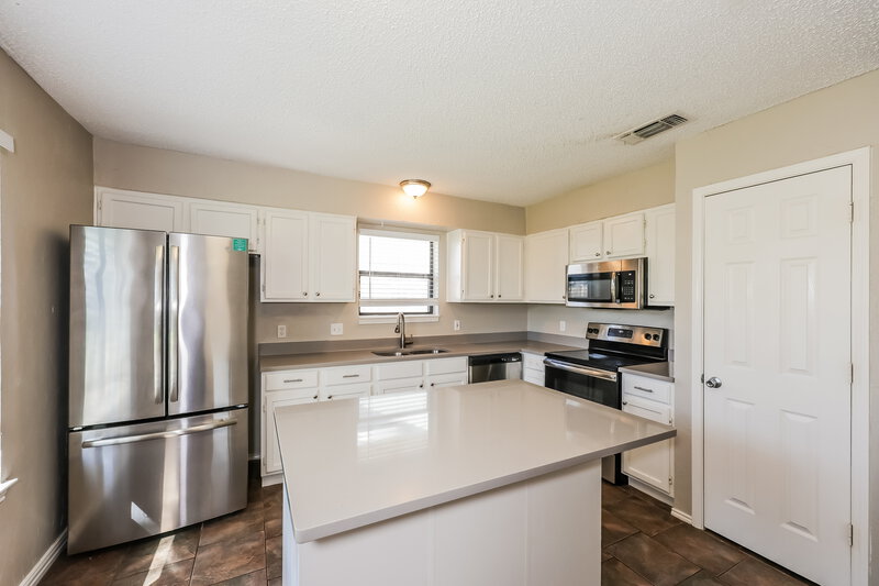 2,085/Mo, 812 Ironsides Ln Blue Mound, TX 76131 Kitchen View 2