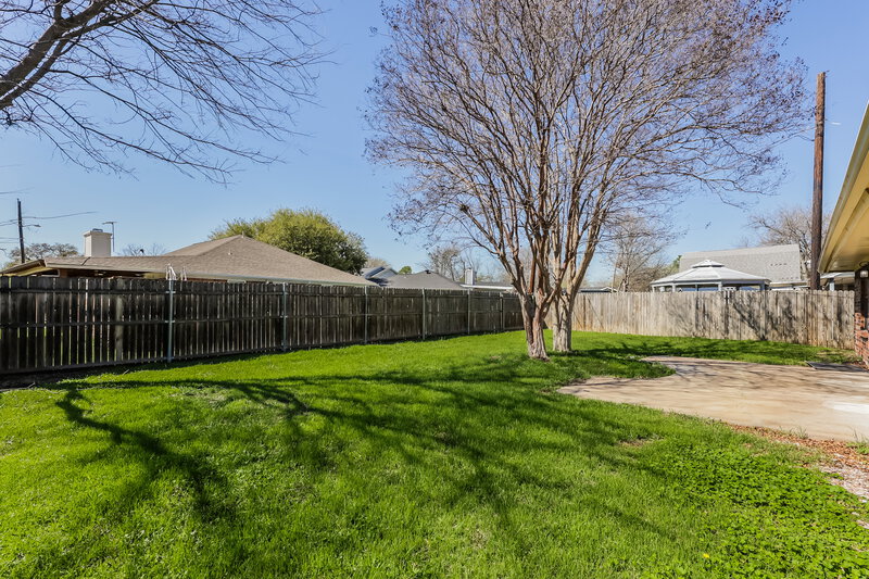 2,085/Mo, 812 Ironsides Ln Blue Mound, TX 76131 Rear View