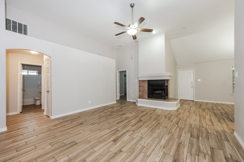 2,035/Mo, 316 Willow St Crowley, TX 76036 Living Room View 2