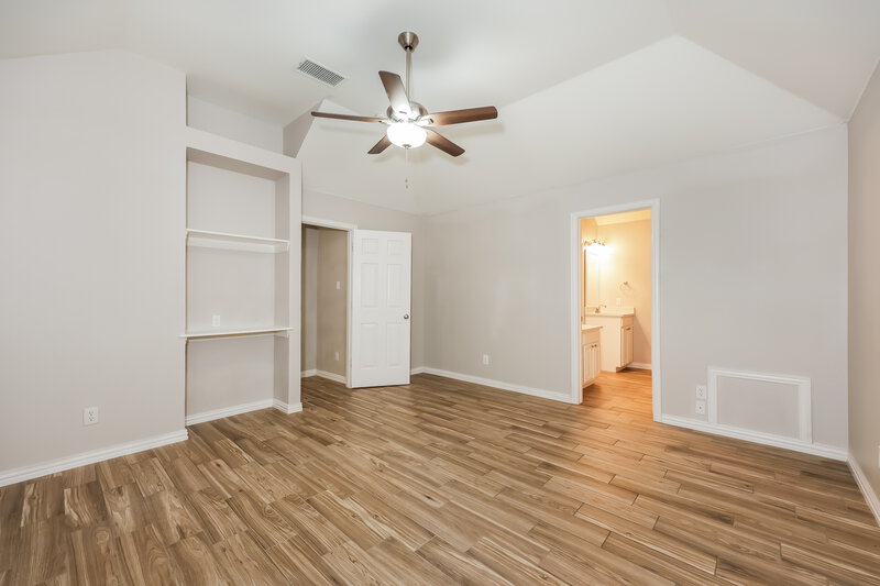 2,035/Mo, 316 Willow St Crowley, TX 76036 Main Bedroom View