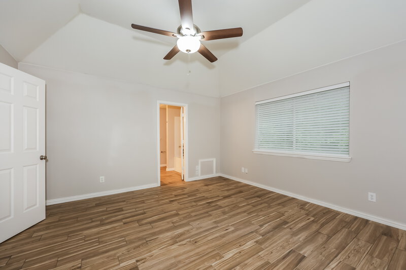 2,035/Mo, 316 Willow St Crowley, TX 76036 Main Bedroom View 2