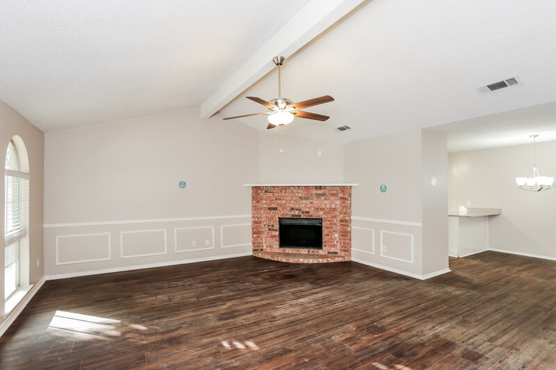 2,160/Mo, 603 Hollyberry Dr Mansfield, TX 76063 Living Room View 2