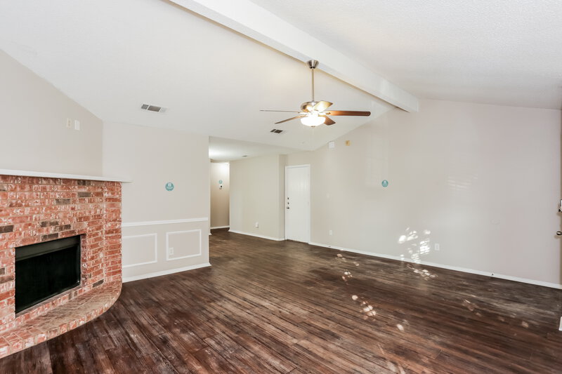 2,160/Mo, 603 Hollyberry Dr Mansfield, TX 76063 Living Room View 3