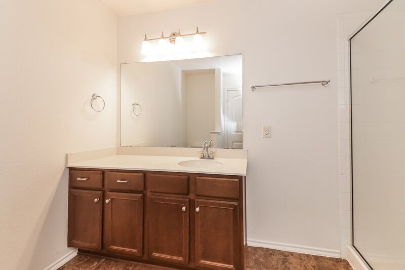 1,855/Mo, 220 Belford St N Anna, TX 75409 Main Bathroom View