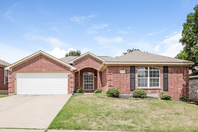 2,195/Mo, 613 Fawn Meadow Trl Kennedale, TX 76060 External View