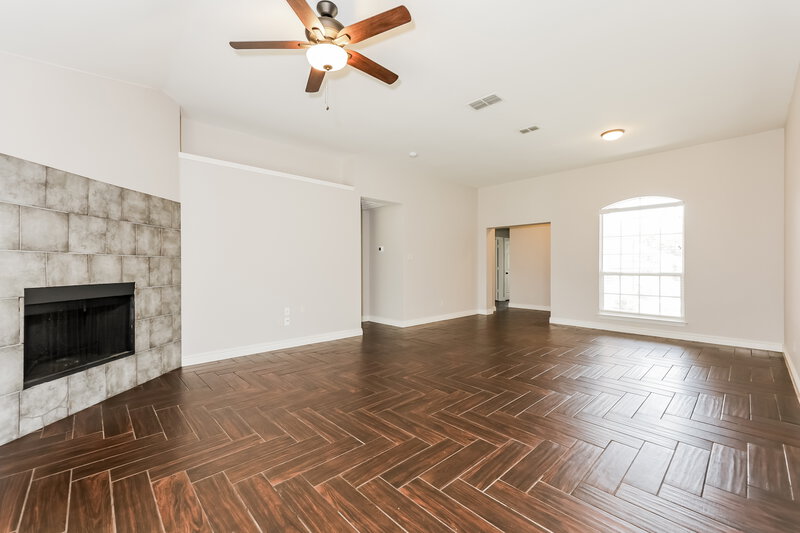 2,195/Mo, 613 Fawn Meadow Trl Kennedale, TX 76060 Living Room View 2