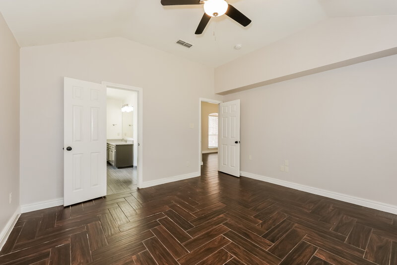 2,195/Mo, 613 Fawn Meadow Trl Kennedale, TX 76060 Main Bedroom View 2