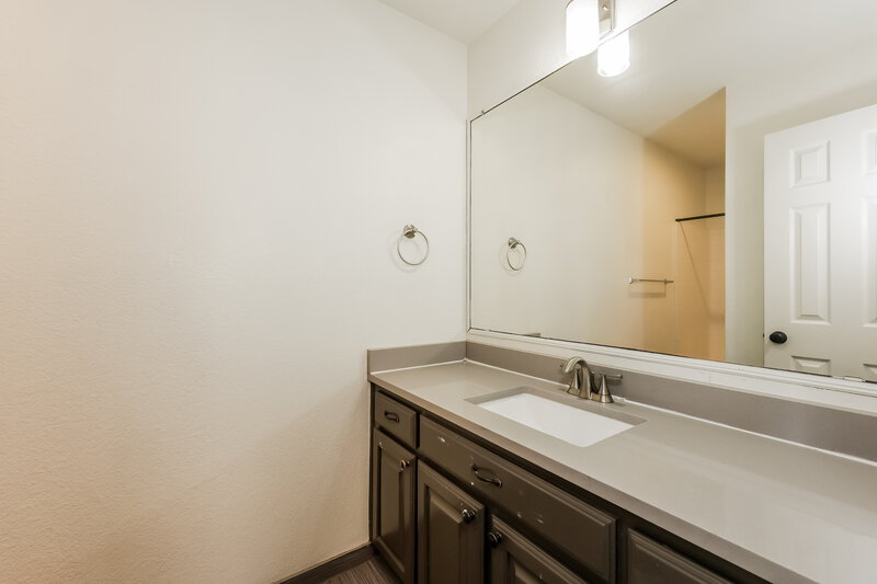 2,195/Mo, 613 Fawn Meadow Trl Kennedale, TX 76060 Bathroom View