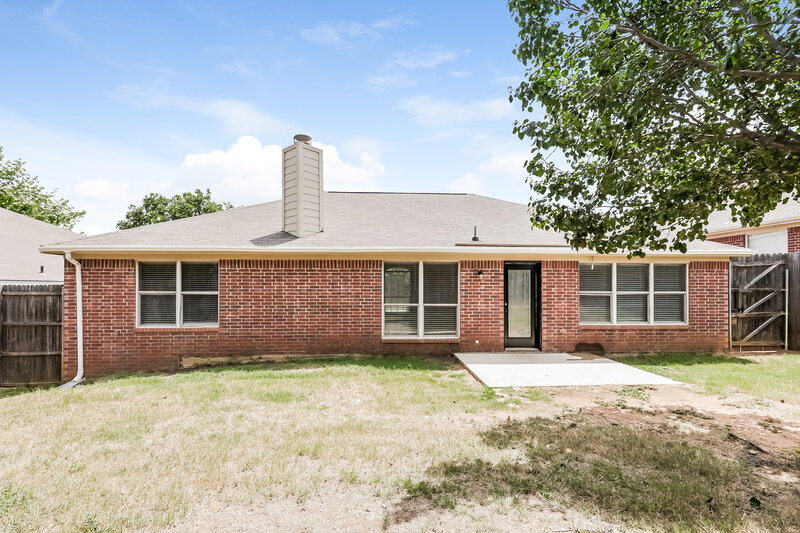 2,195/Mo, 613 Fawn Meadow Trl Kennedale, TX 76060 Rear View