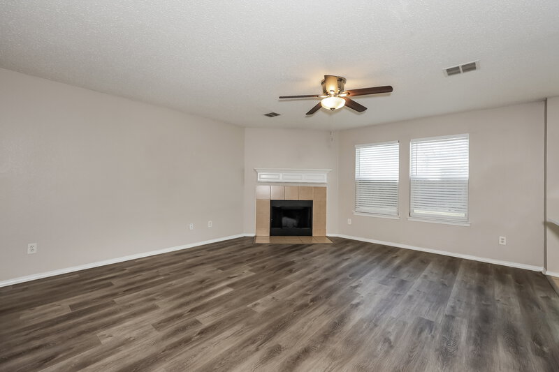 2,858/Mo, 7024 Lake Jackson Dr Arlington, TX 76002 Living Room View 2