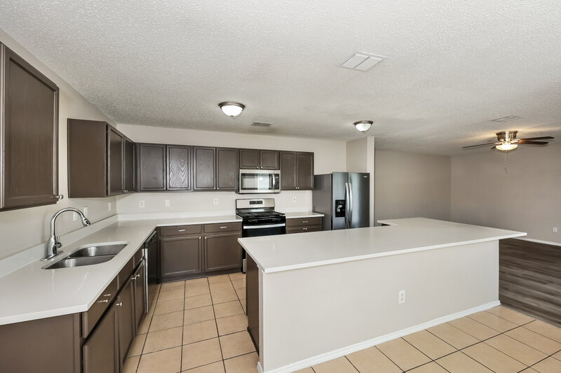 2,858/Mo, 7024 Lake Jackson Dr Arlington, TX 76002 Kitchen View 2