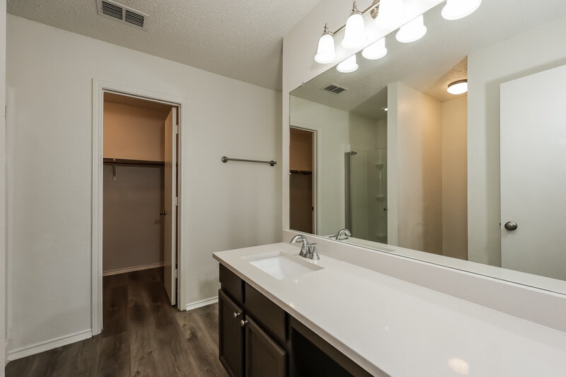 2,858/Mo, 7024 Lake Jackson Dr Arlington, TX 76002 Bathroom View