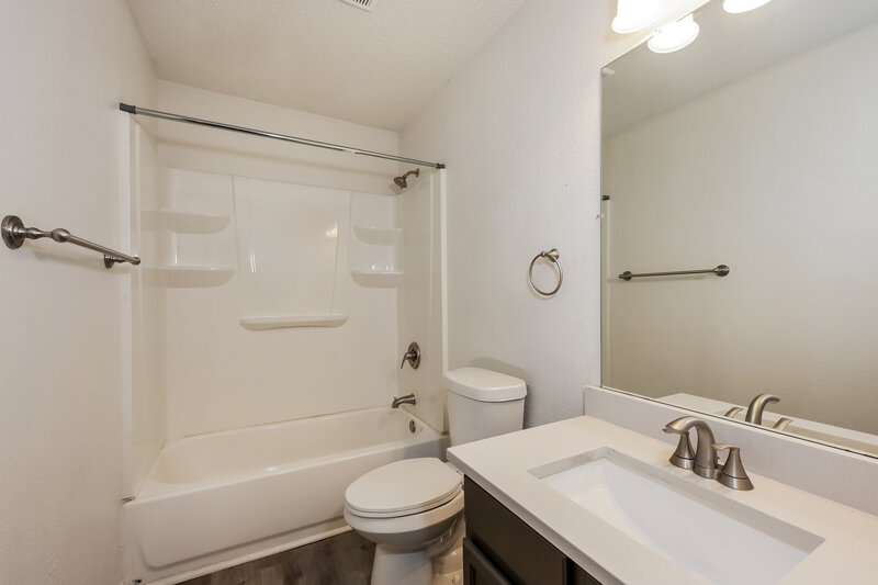 2,858/Mo, 7024 Lake Jackson Dr Arlington, TX 76002 Bathroom View 2