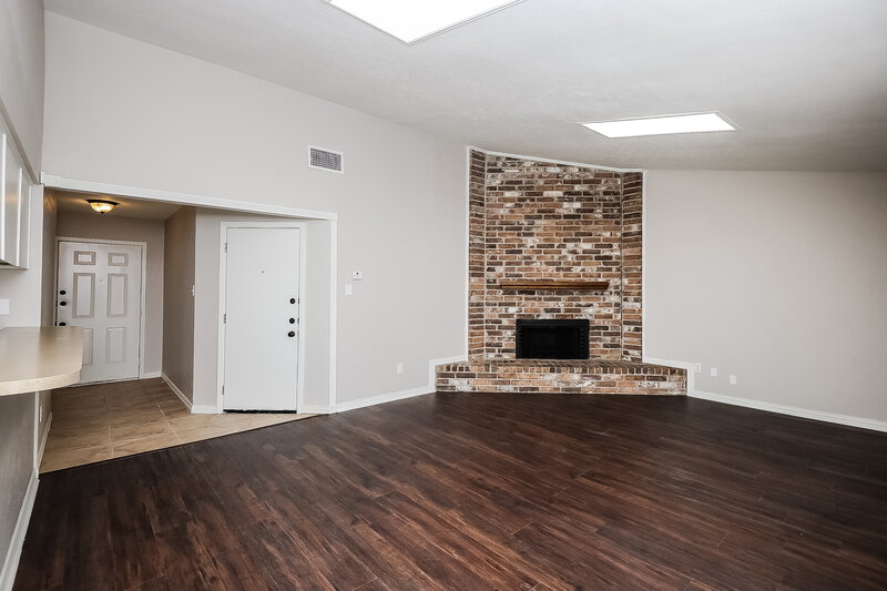 2,225/Mo, 5506 Marquette St Arlington, TX 76018 Living Room View