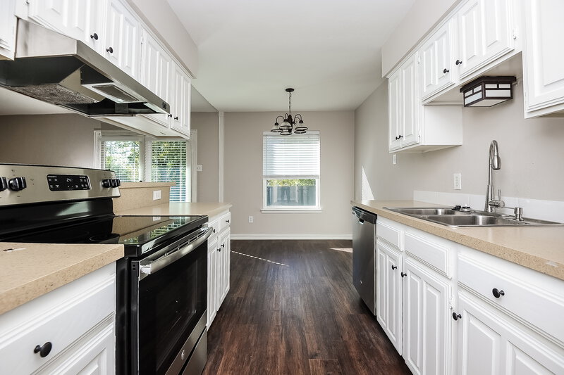 2,225/Mo, 5506 Marquette St Arlington, TX 76018 Kitchen View