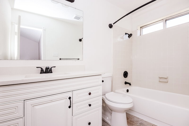 2,225/Mo, 5506 Marquette St Arlington, TX 76018 Master Bathroom View