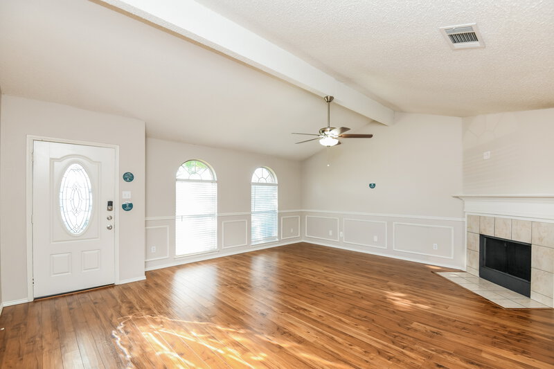 2,060/Mo, 2729 Yoakum St Fort Worth, TX 76108 Living Room View