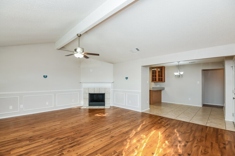 2,060/Mo, 2729 Yoakum St Fort Worth, TX 76108 Living Room View 2