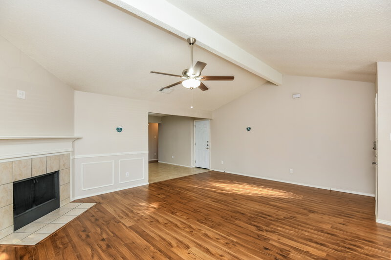 2,060/Mo, 2729 Yoakum St Fort Worth, TX 76108 Living Room View 3