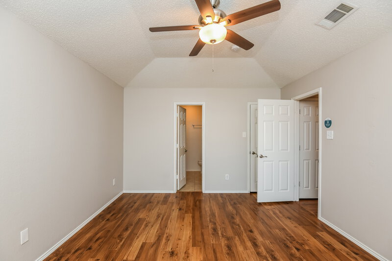 2,060/Mo, 2729 Yoakum St Fort Worth, TX 76108 Main Bedroom View