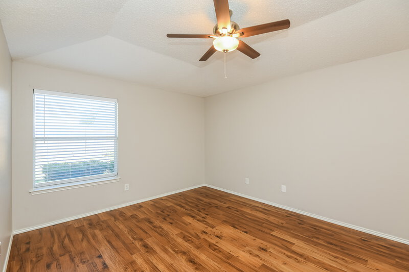 2,060/Mo, 2729 Yoakum St Fort Worth, TX 76108 Main Bedroom View 2