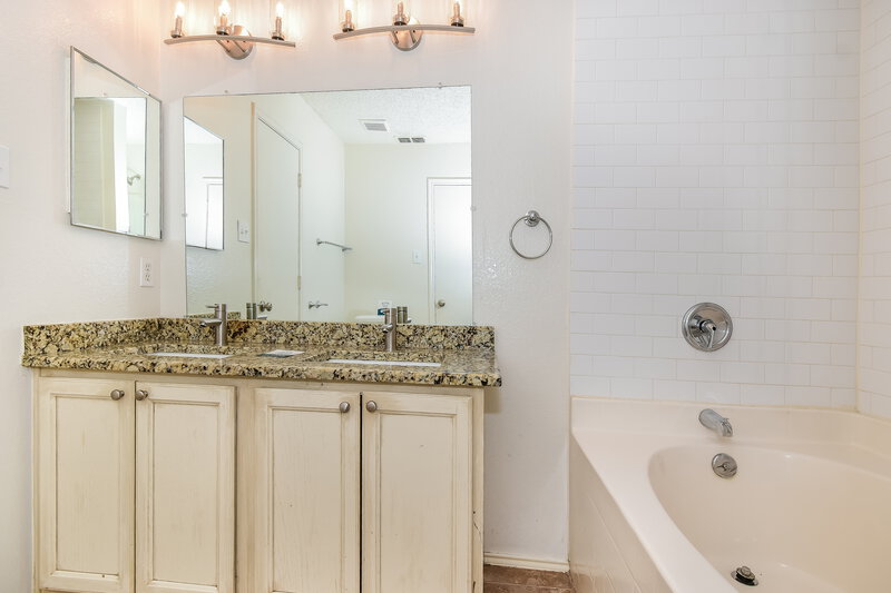 1,855/Mo, 1476 Hickory Creek Ln Rockwall, TX 75032 Bathroom View