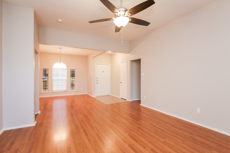 2,285/Mo, 1217 Rio Verde Drive DeSoto, TX 75115 Living Room View 4