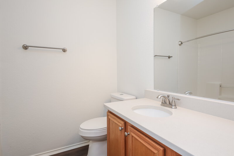 2,285/Mo, 1217 Rio Verde Drive DeSoto, TX 75115 Bathroom View