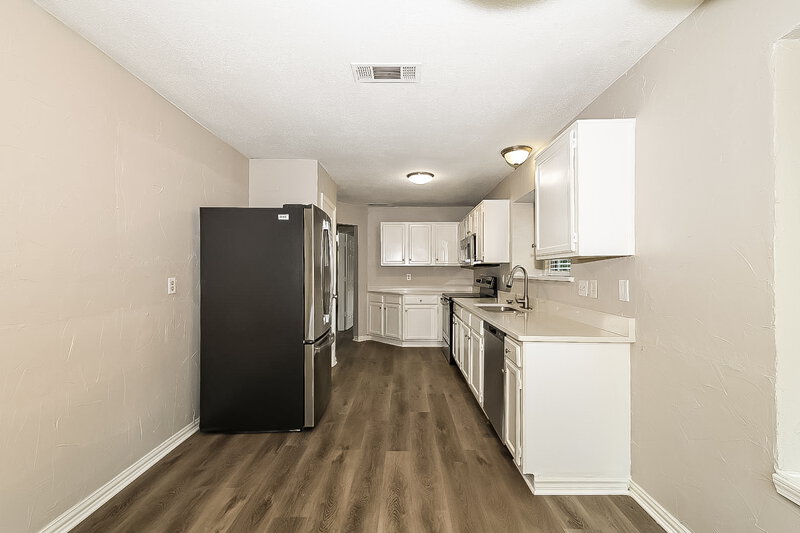 2,025/Mo, 1738 Doubletree Dr Mesquite, TX 75149 Kitchen View 2