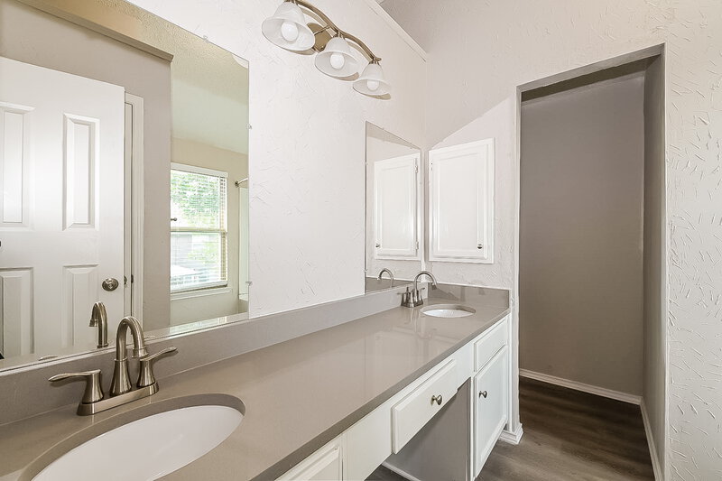 2,025/Mo, 1738 Doubletree Dr Mesquite, TX 75149 Main Bathroom View