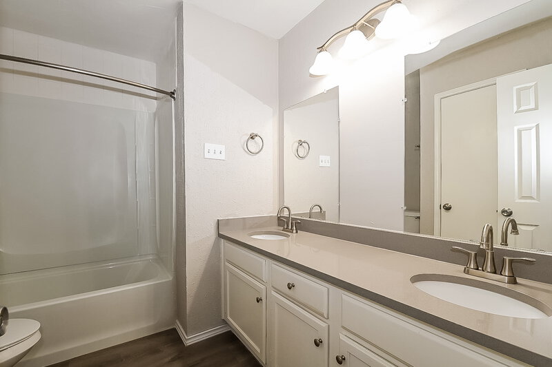 2,025/Mo, 1738 Doubletree Dr Mesquite, TX 75149 Bathroom View