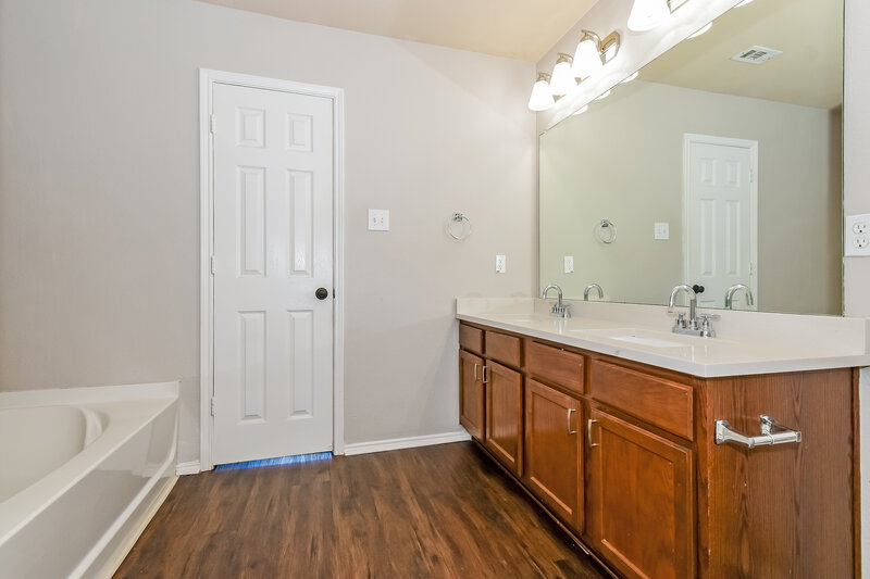 1,905/Mo, 309 Coneflower Drive Fate, TX 75087 Main Bathroom View