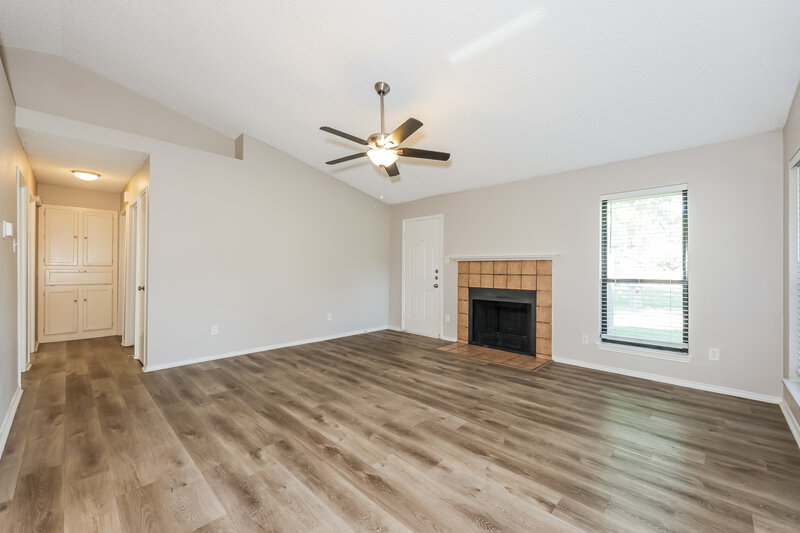 2,125/Mo, 4601 Fernwood Dr Arlington, TX 76001 Living Room View