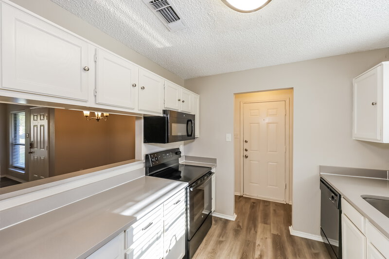2,125/Mo, 4601 Fernwood Dr Arlington, TX 76001 Kitchen View