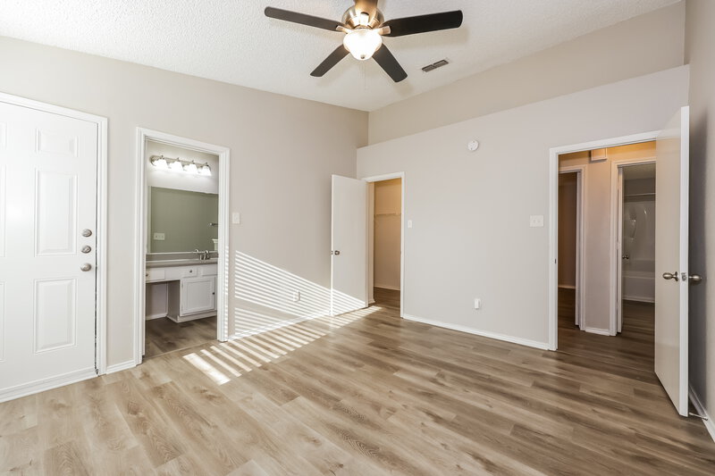 2,125/Mo, 4601 Fernwood Dr Arlington, TX 76001 Main Bedroom View 2