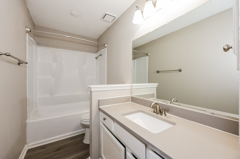 2,125/Mo, 4601 Fernwood Dr Arlington, TX 76001 Bathroom View